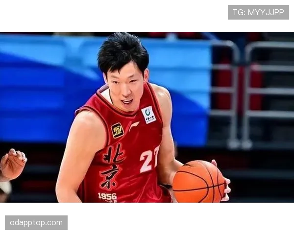 刷到周琦在路边小馆吃面，桌上那堆手机手表让我怀疑人生