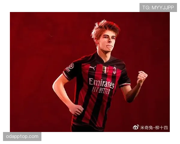 马尔蒂尼与泰勒的防守专注度如何驱动边路站位偏移？